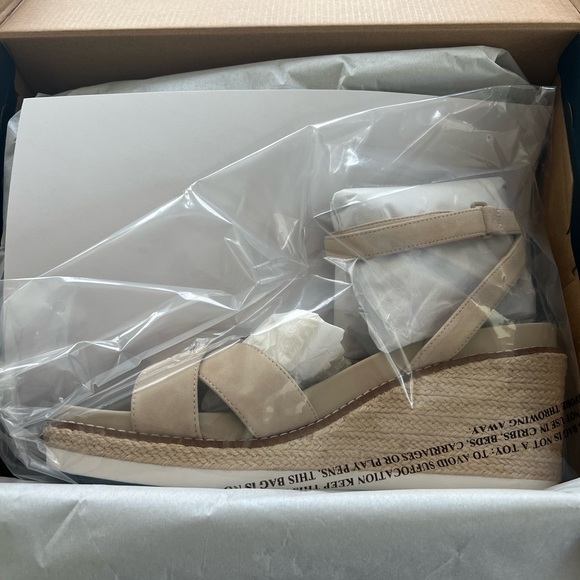 🚨Price Drop! NWT Cole Haan Cloudfeel Espadrille, size 10.5 - Picture 4 of 4